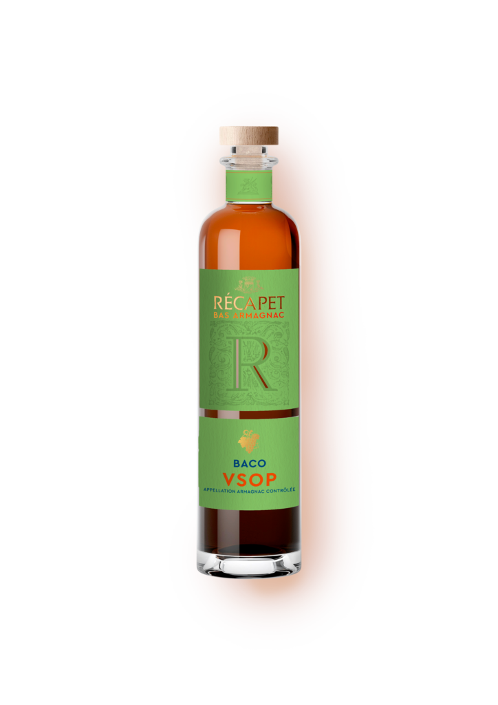 Bouteille d’Armagnac VSOP Récapet – cépage Baco, présentée en packshot sur fond transparent