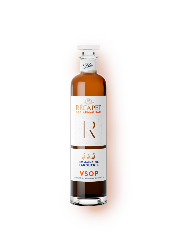 Bouteille d’Armagnac Récapet Domaine de Targuerie – packshot sur fond neutre